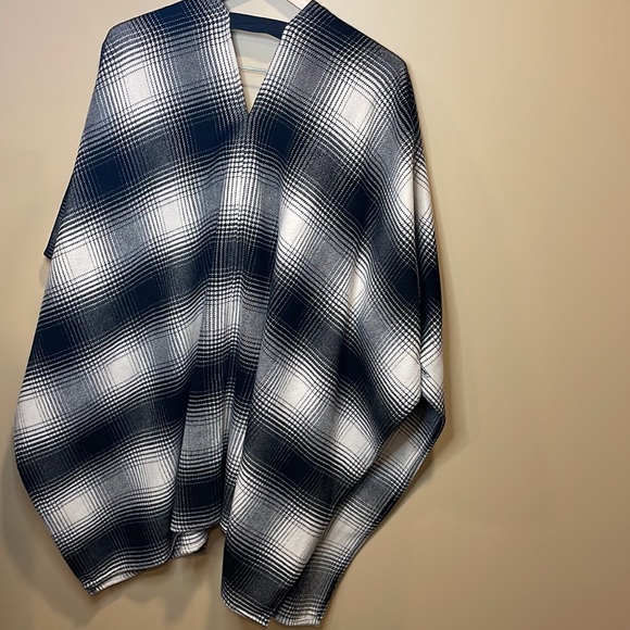 Handmade “Lost in Layers” Flannel Poncho - Picture 5 of 7